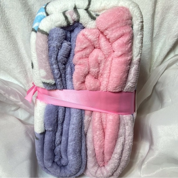 Hello Kitty and Friends Throw Plush Blanket bedspread brand new! - Picture 2 of 7